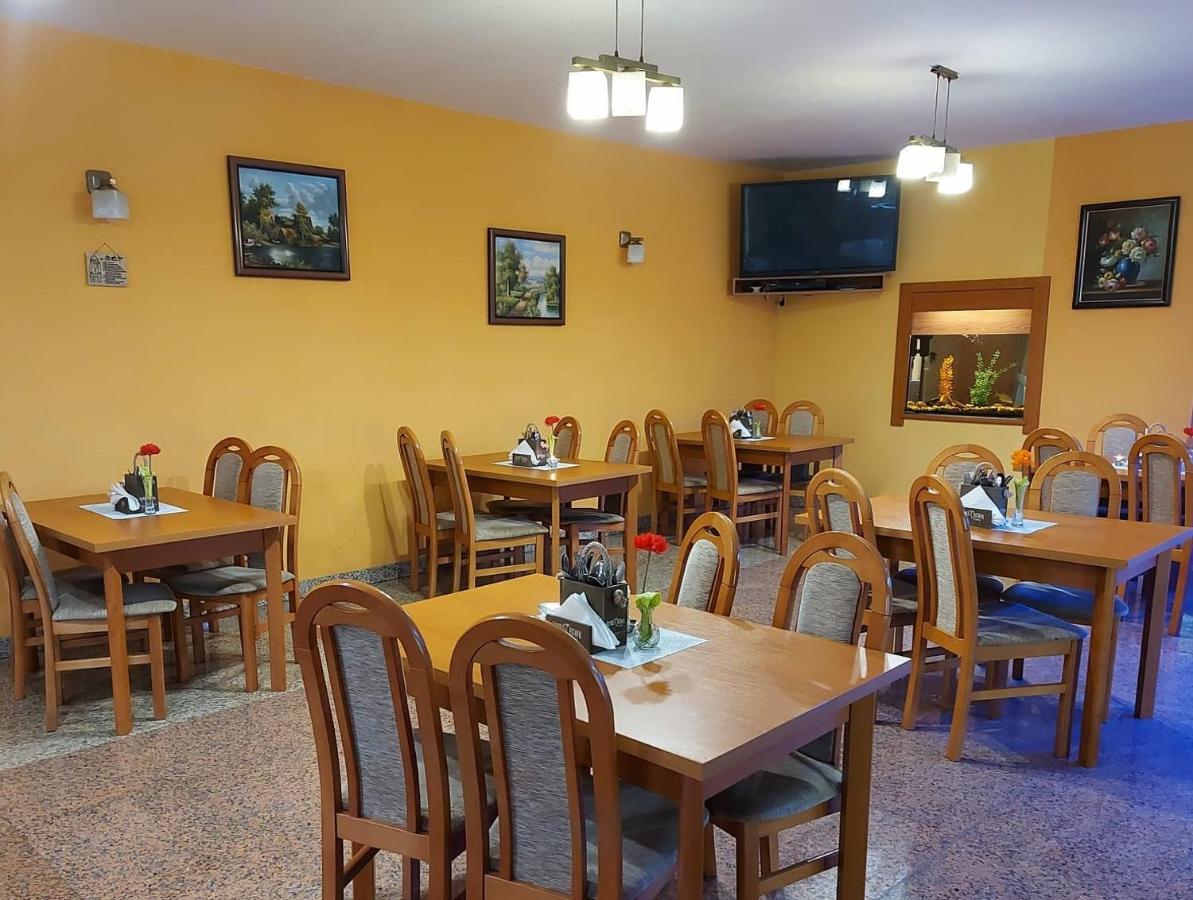 Penzion Adak Hotel Parnica Luaran gambar
