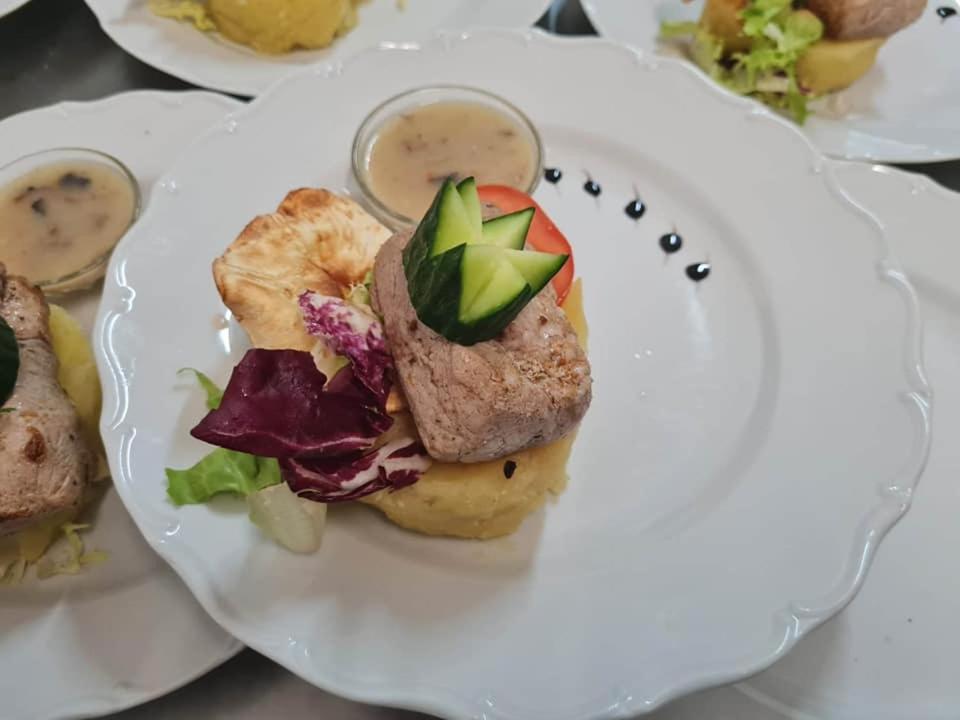 Penzion Adak Hotel Parnica Luaran gambar